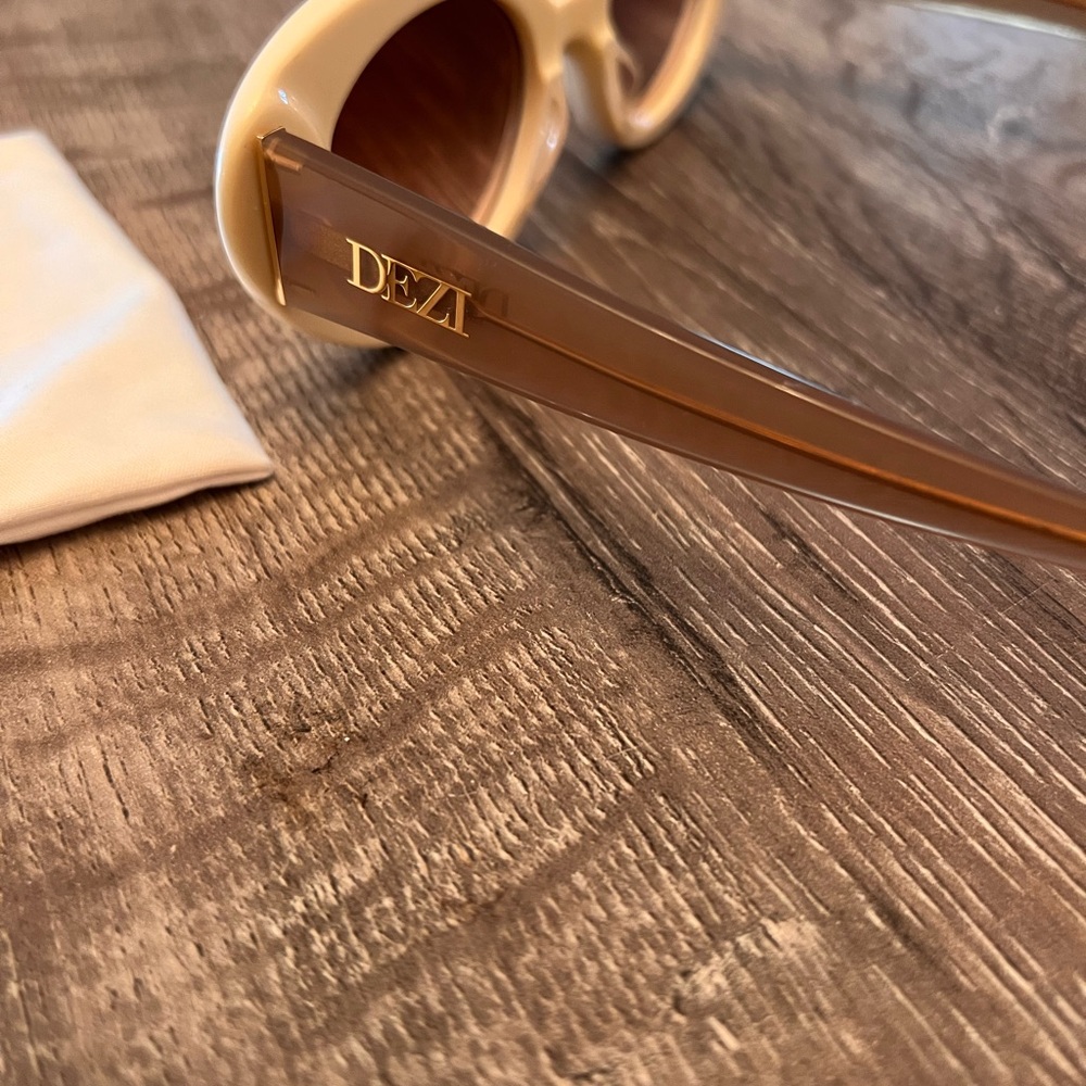 DEZI Thelma Retro-Inspired Sunglasses - Picture 3 of 6